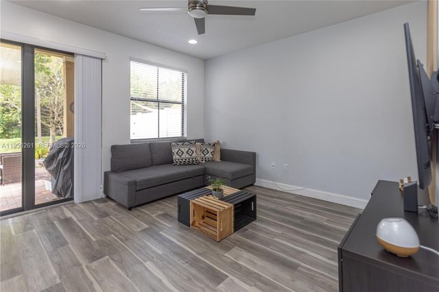 5203 NW 50th Ter, Tamarac, FL 33319