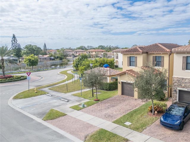 5203 NW 50th Ter, Tamarac, FL 33319