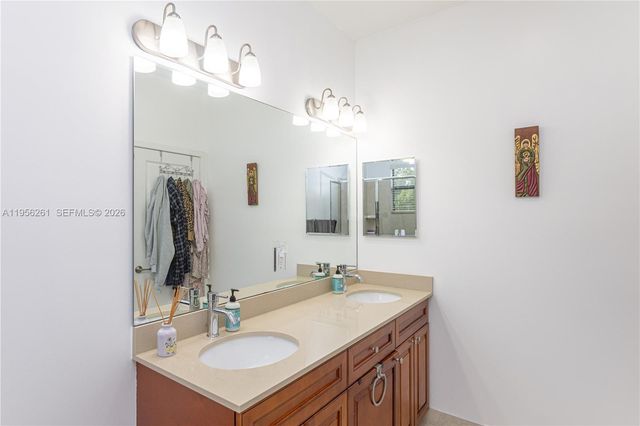 5203 NW 50th Ter, Tamarac, FL 33319