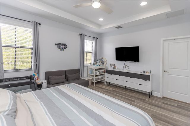 5203 NW 50th Ter, Tamarac, FL 33319