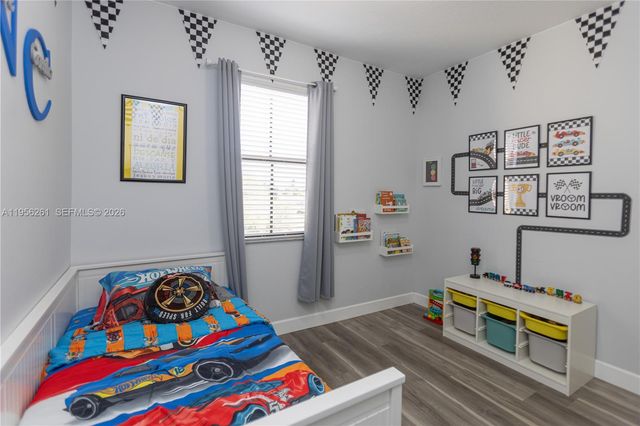 5203 NW 50th Ter, Tamarac, FL 33319