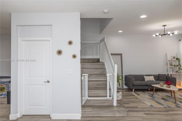 5203 NW 50th Ter, Tamarac, FL 33319