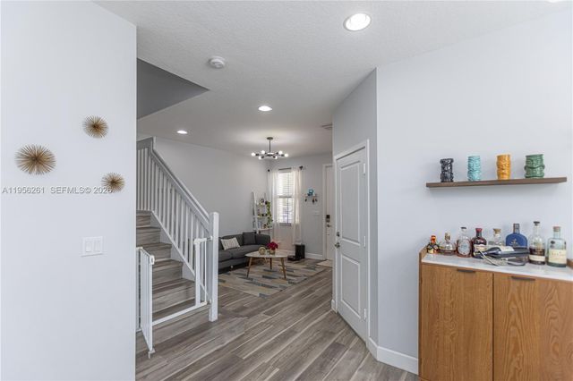 5203 NW 50th Ter, Tamarac, FL 33319