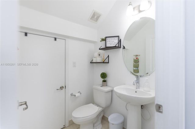 5203 NW 50th Ter, Tamarac, FL 33319