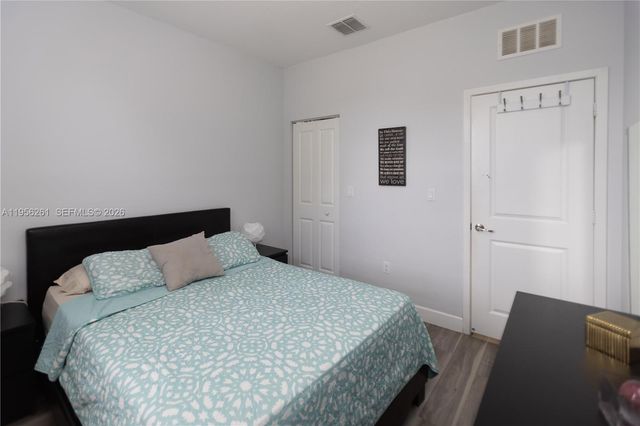 5203 NW 50th Ter, Tamarac, FL 33319