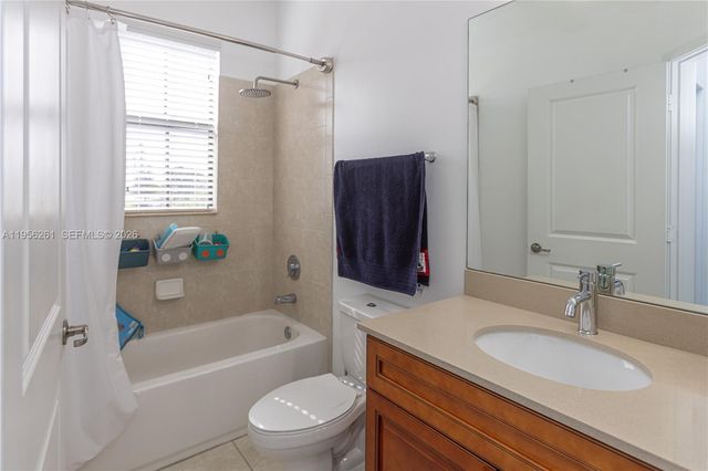 5203 NW 50th Ter, Tamarac, FL 33319