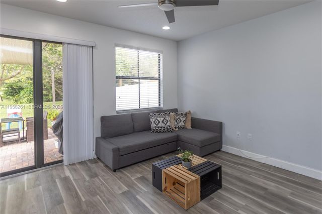 5203 NW 50th Ter, Tamarac, FL 33319