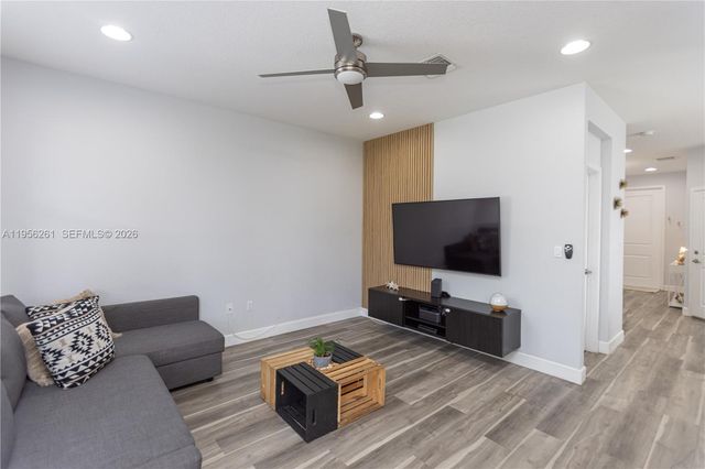 5203 NW 50th Ter, Tamarac, FL 33319