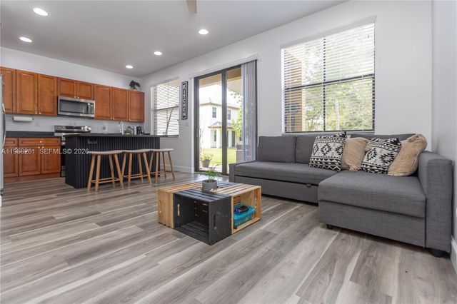 5203 NW 50th Ter, Tamarac, FL 33319