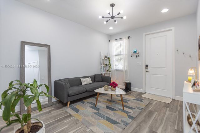 5203 NW 50th Ter, Tamarac, FL 33319