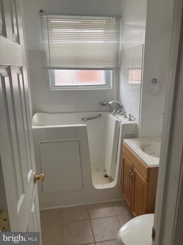 4013 CLAY PL NE, Washington, DC 20019