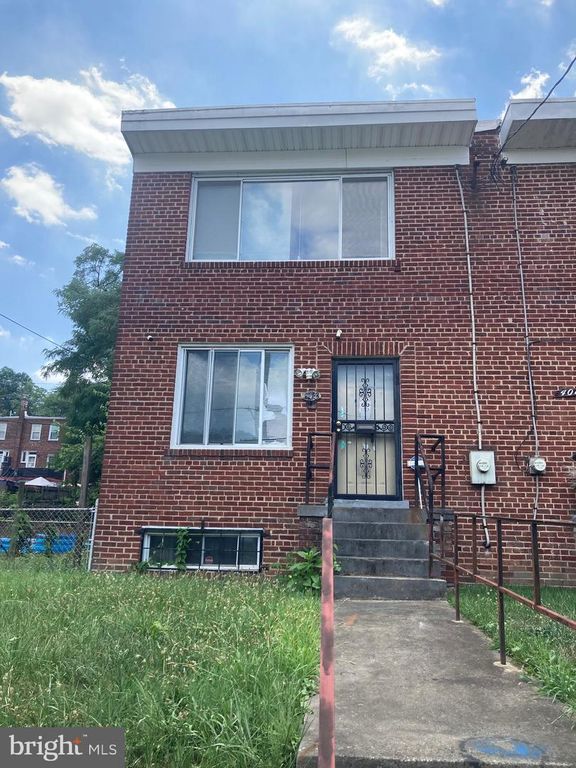 4013 CLAY PL NE, Washington, DC 20019