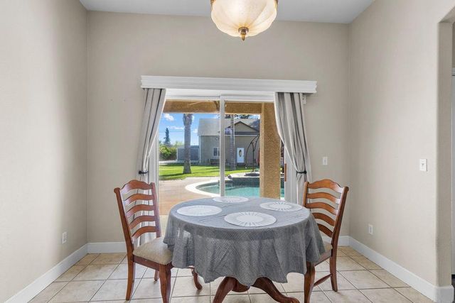 10528 Rio Sombra Dr, Oakdale, CA 95361