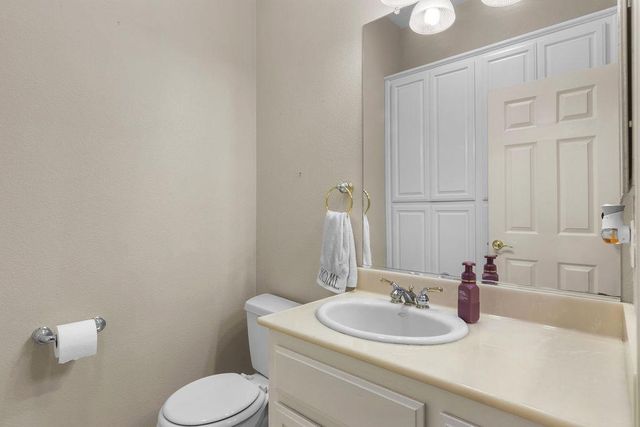 10528 Rio Sombra Dr, Oakdale, CA 95361