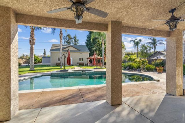 10528 Rio Sombra Dr, Oakdale, CA 95361