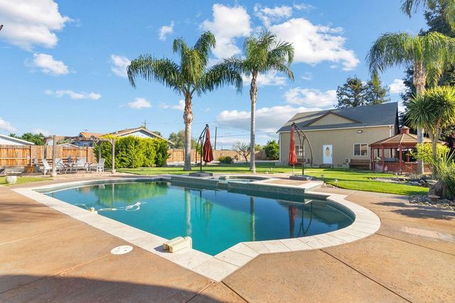 10528 Rio Sombra Dr, Oakdale, CA 95361