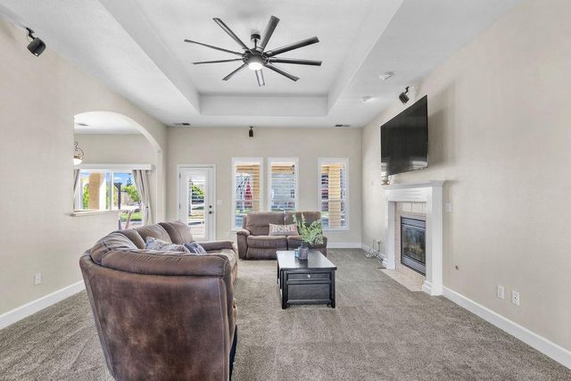 10528 Rio Sombra Dr, Oakdale, CA 95361