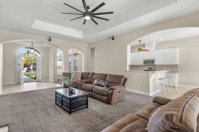 10528 Rio Sombra Dr, Oakdale, CA 95361