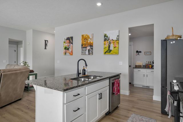 1312 N Maxine Avenue, Nixa, MO 65714