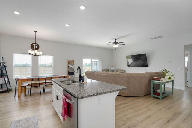 1312 N Maxine Avenue, Nixa, MO 65714