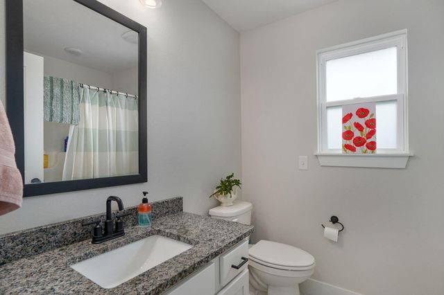1312 N Maxine Avenue, Nixa, MO 65714