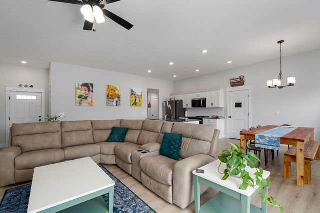 1312 N Maxine Avenue, Nixa, MO 65714