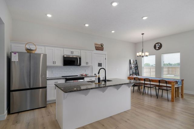 1312 N Maxine Avenue, Nixa, MO 65714