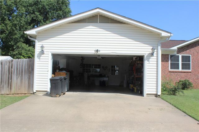 26 Sherwood Lane, Clarksville, AR 72830