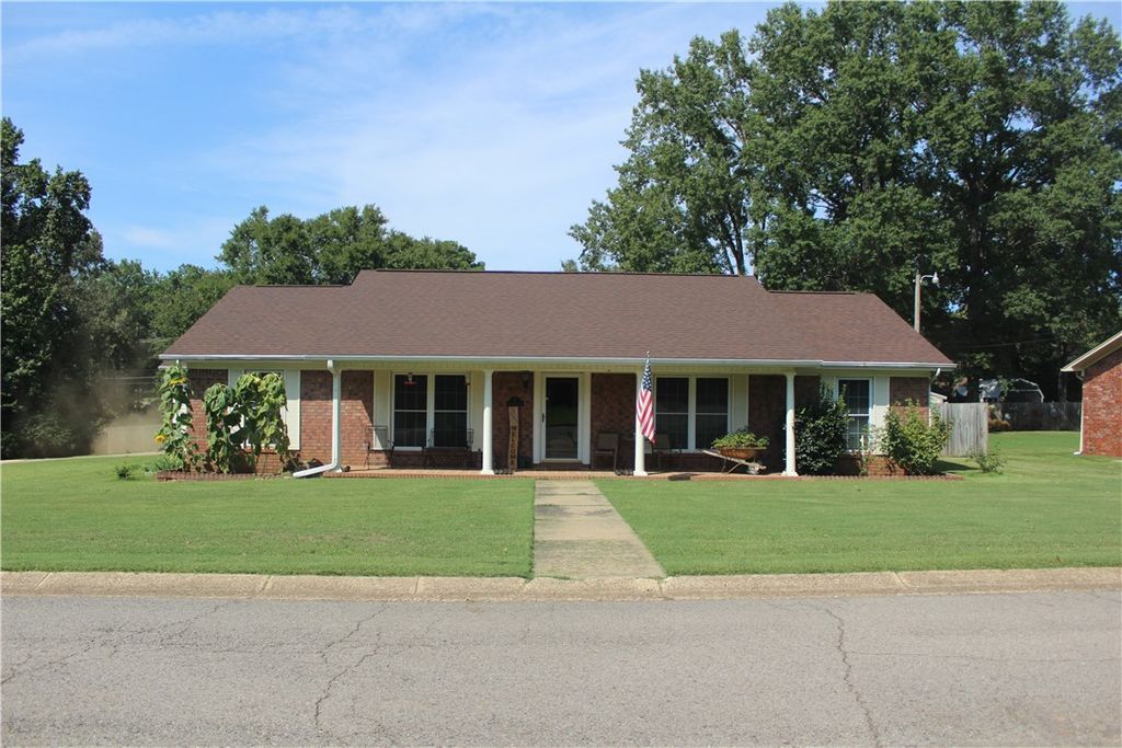 26 Sherwood Lane, Clarksville, AR 72830