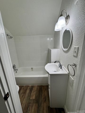 2001 kings, San Antonio, TX 78201