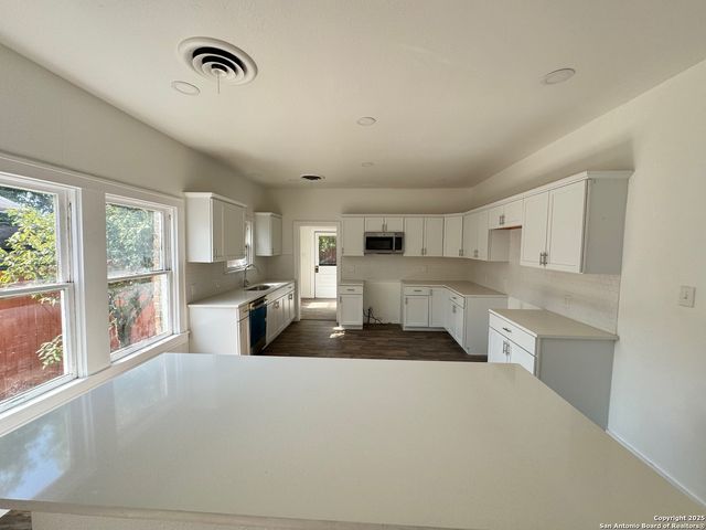 2001 kings, San Antonio, TX 78201