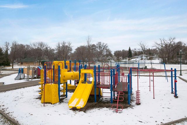 3525 30th Avenue N, Robbinsdale, MN 55422