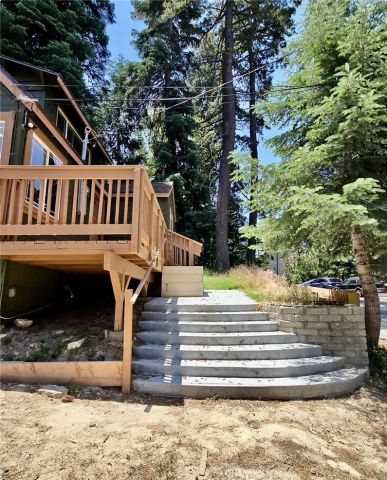 585 Arrowhead Villa Road, Lake Arrowhead, CA 92352