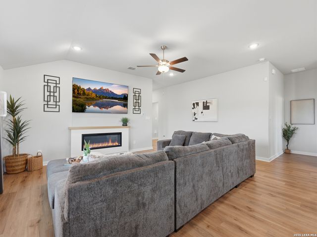 12407 Autumn Way, Atascosa, TX 78002