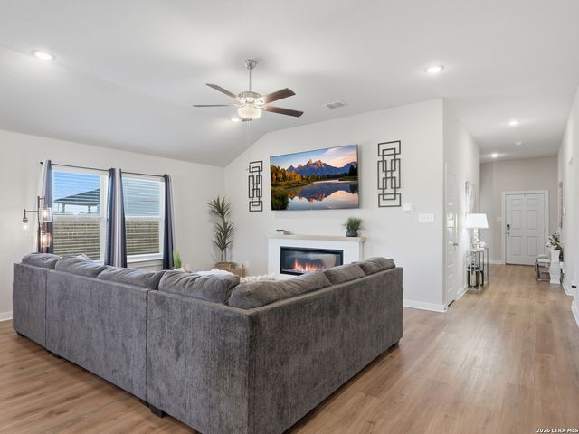 12407 Autumn Way, Atascosa, TX 78002