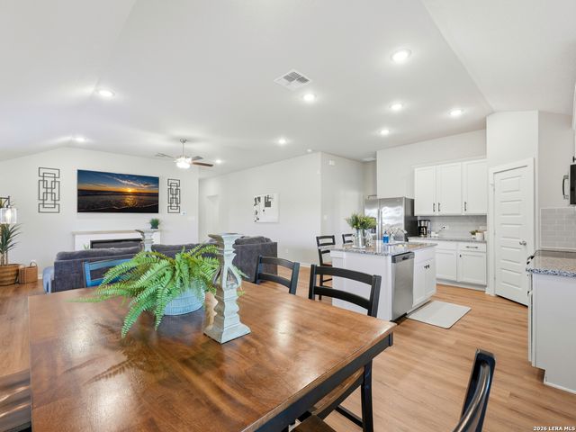12407 Autumn Way, Atascosa, TX 78002
