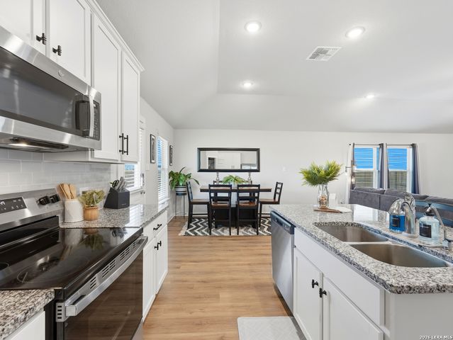 12407 Autumn Way, Atascosa, TX 78002