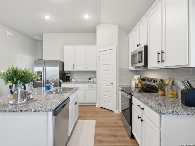 12407 Autumn Way, Atascosa, TX 78002