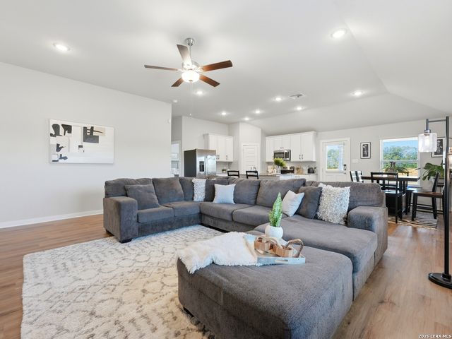 12407 Autumn Way, Atascosa, TX 78002