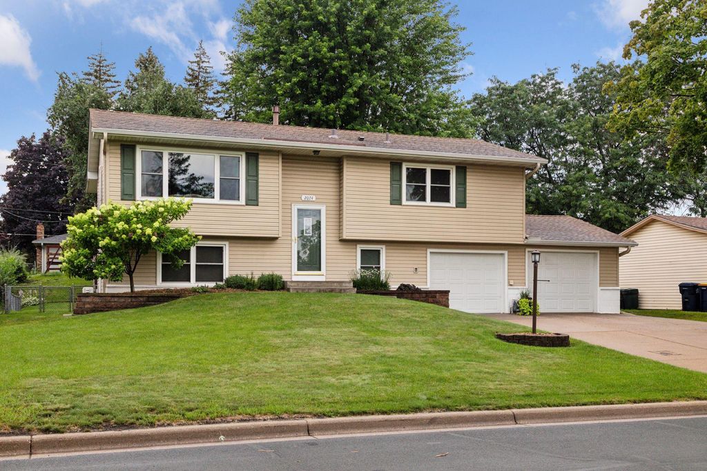 2074 Carnelian Lane, Eagan, MN 55122