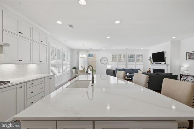 123 COWBIRD ST, Lake Frederick, VA 22630