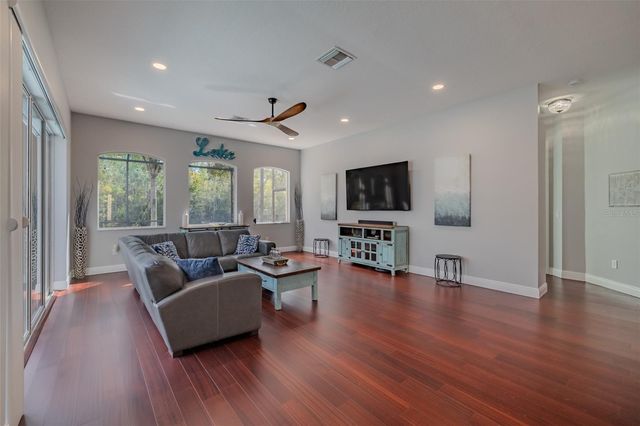 10537 MARTINIQUE ISLE DRIVE, Tampa, FL 33647