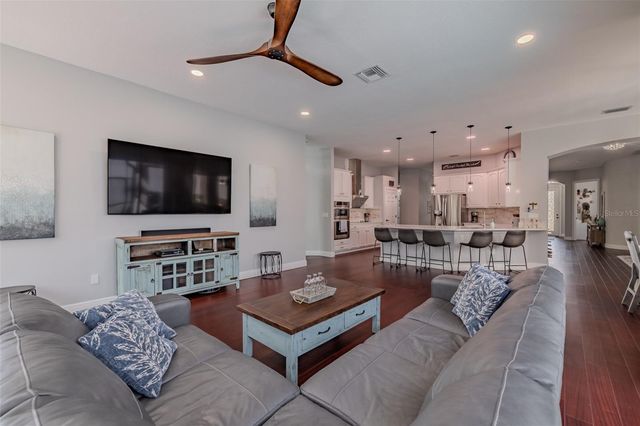 10537 MARTINIQUE ISLE DRIVE, Tampa, FL 33647