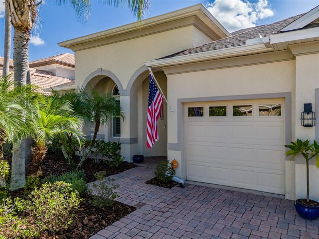 10537 MARTINIQUE ISLE DRIVE, Tampa, FL 33647