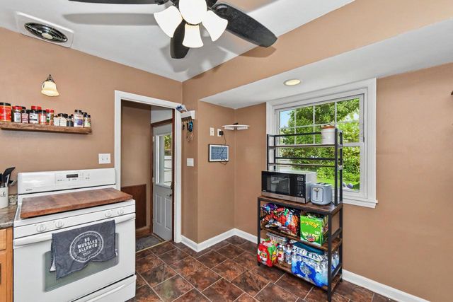 8714 W Hayes AVENUE, West Allis, WI 53227