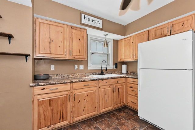 8714 W Hayes AVENUE, West Allis, WI 53227