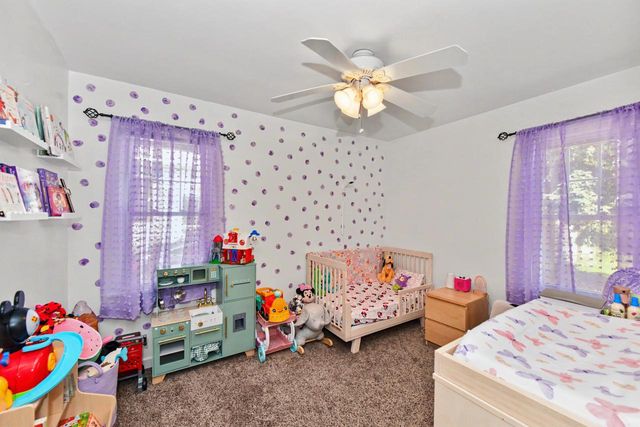 8714 W Hayes AVENUE, West Allis, WI 53227