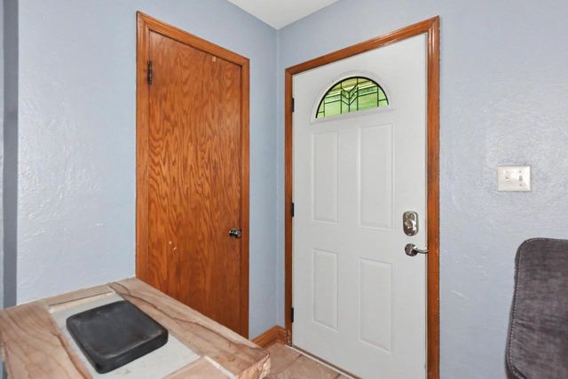 8714 W Hayes AVENUE, West Allis, WI 53227