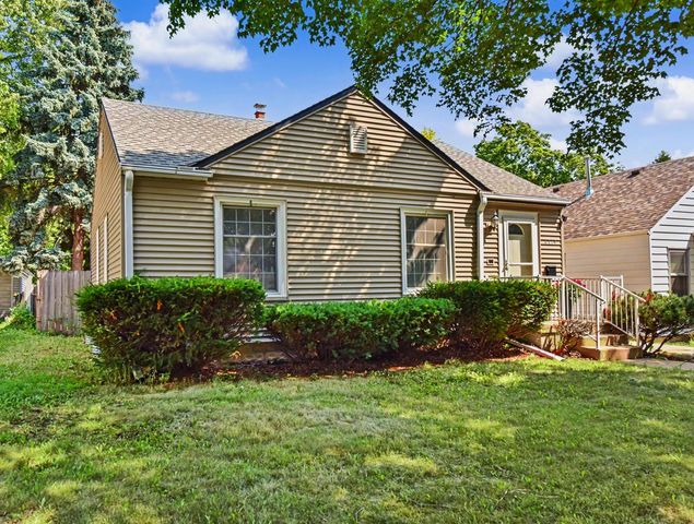 8714 W Hayes AVENUE, West Allis, WI 53227