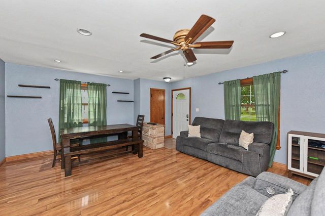 8714 W Hayes AVENUE, West Allis, WI 53227
